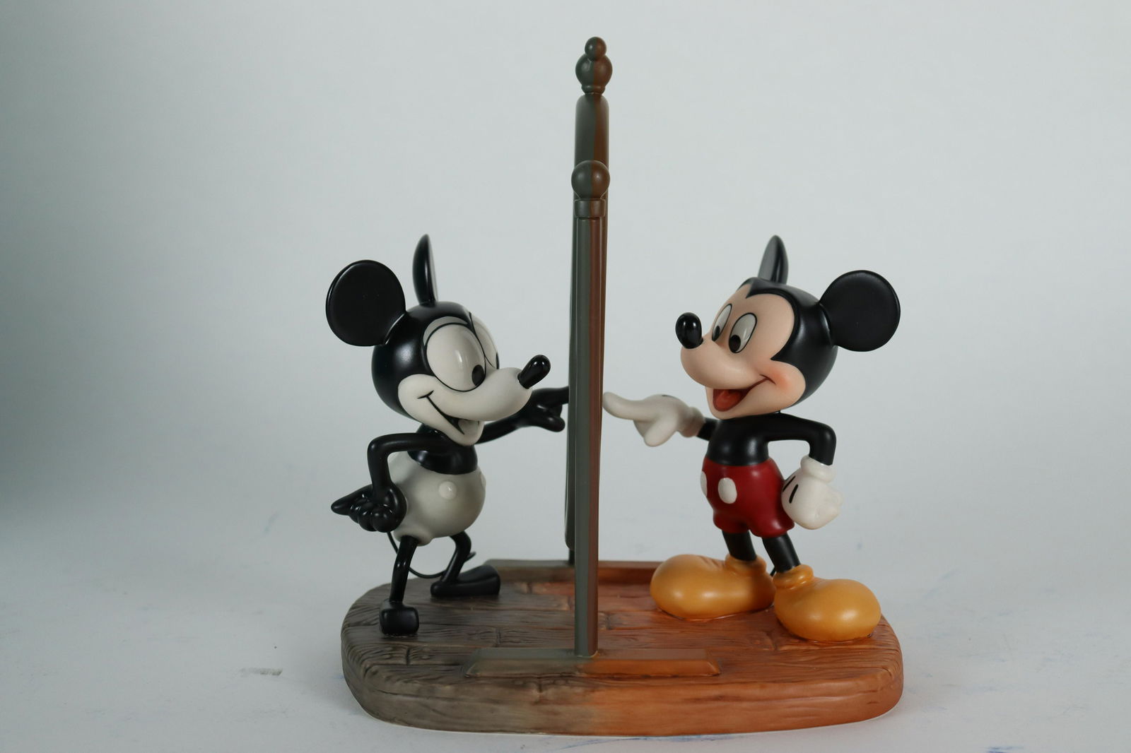 Mickey WDC Disney figurine (1 of 8)