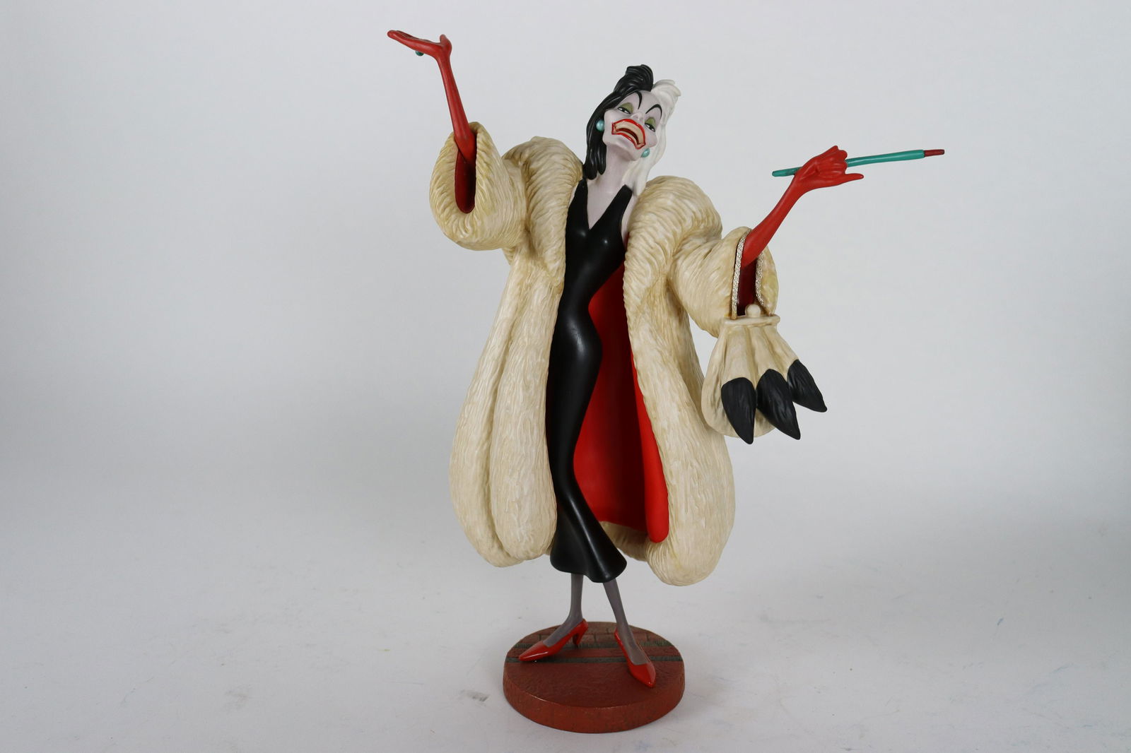 Cruella WDC figurine: Cruella De Vil WDC figurine. Comes with COA and original box. H: 10.5" x W: 7."
