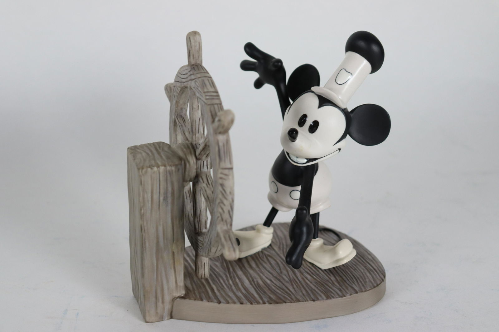 Mickey Mouse WDC figurine (1 of 7)