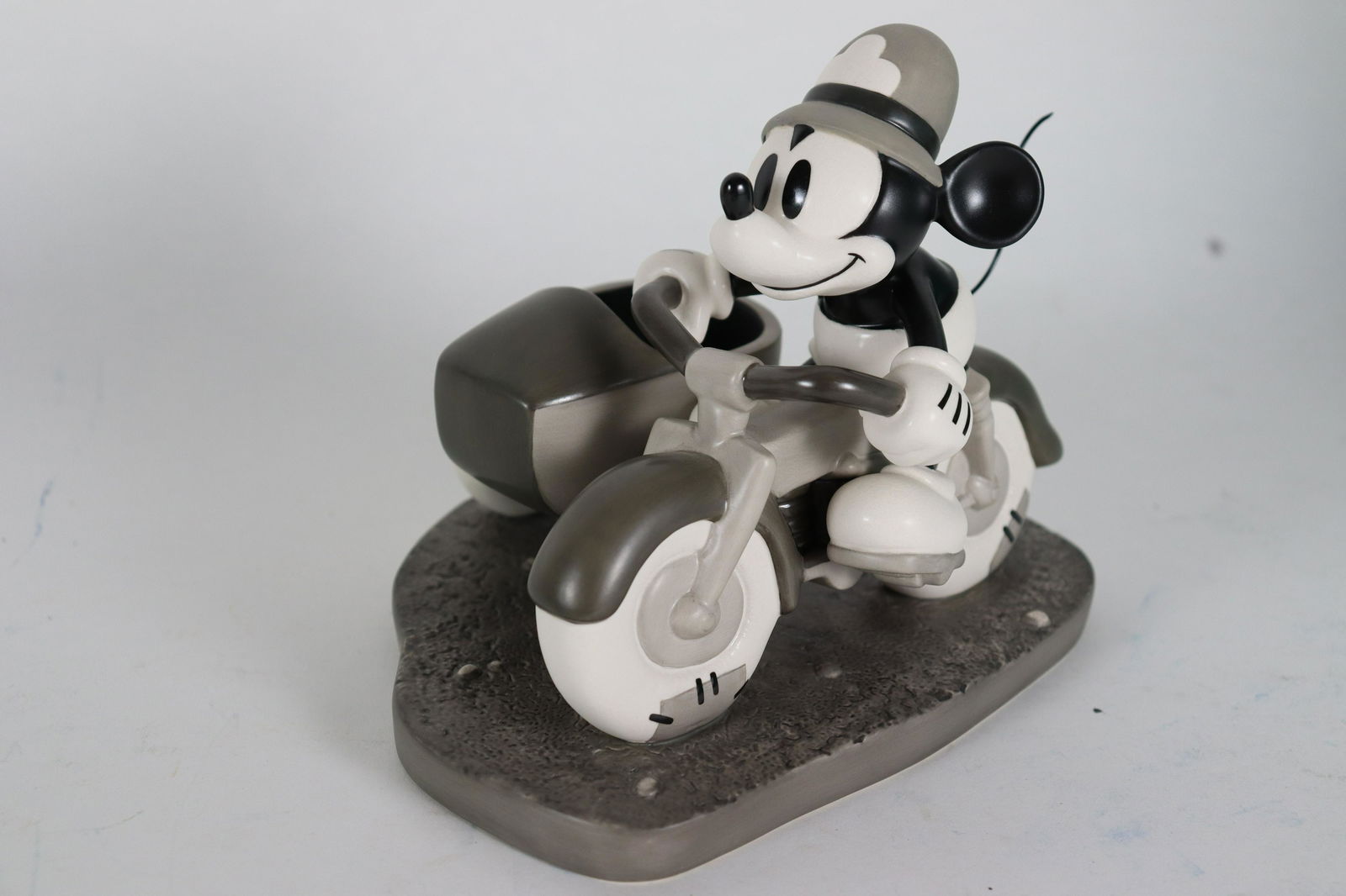 Mickey Mouse WDC figurine (1 of 7)