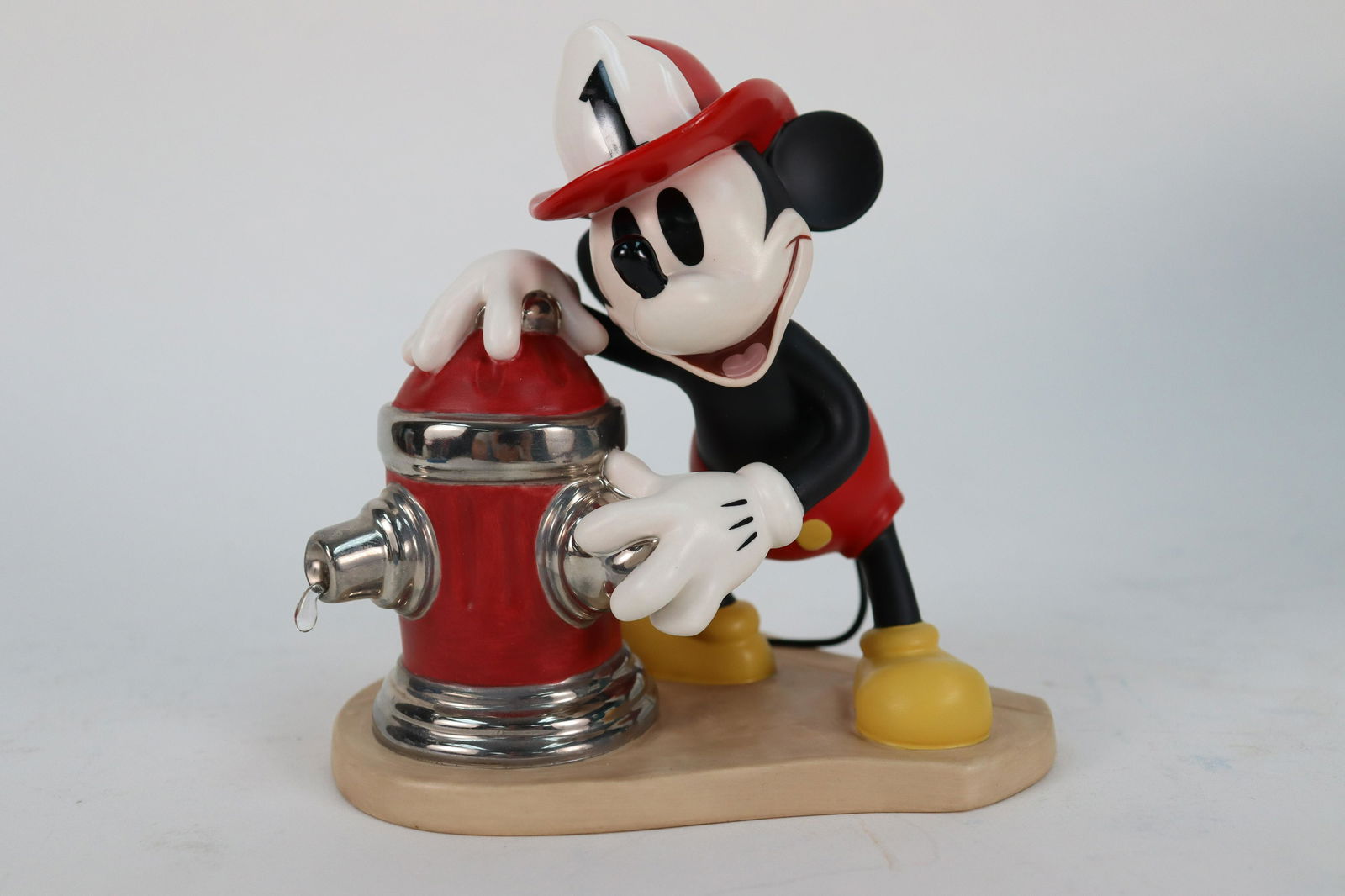 Mickey Mouse WDC figurine (1 of 7)