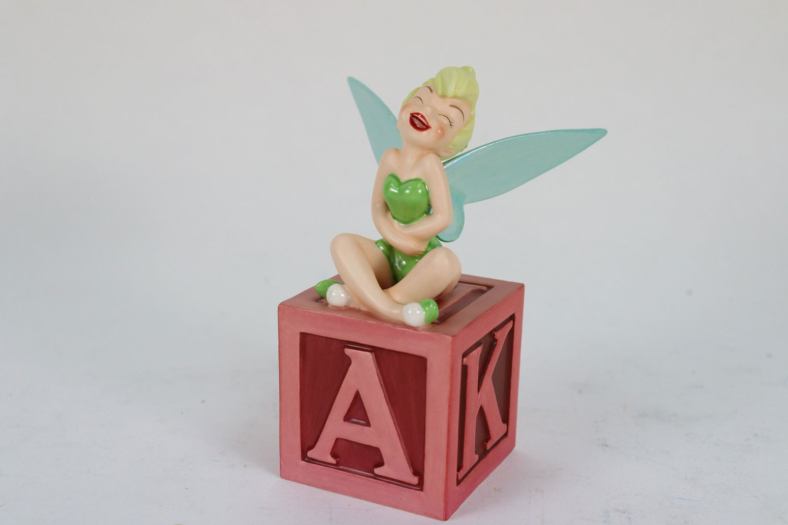 Petern Pan WDC figurine (1 of 7)