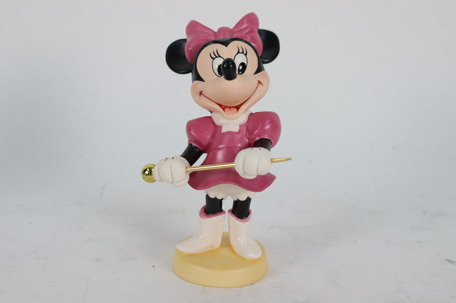 Minnie Mouse WDC figurine (1 of 7)