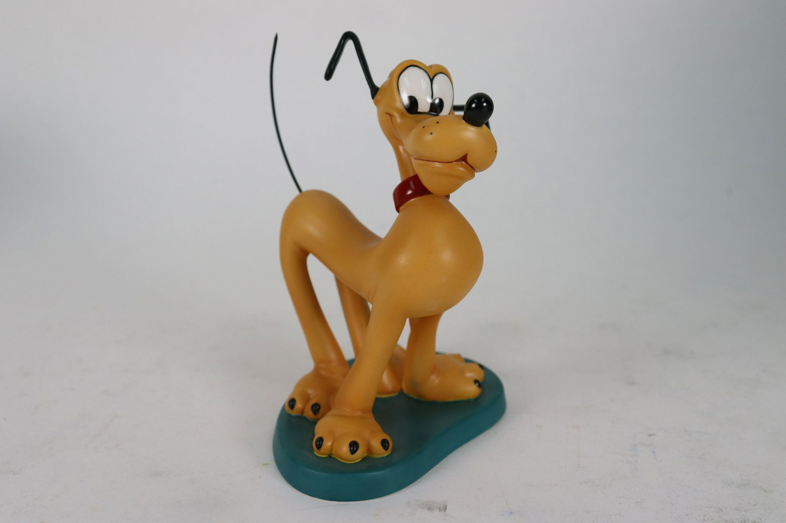 Pluto WDC Disney figurine (1 of 7)