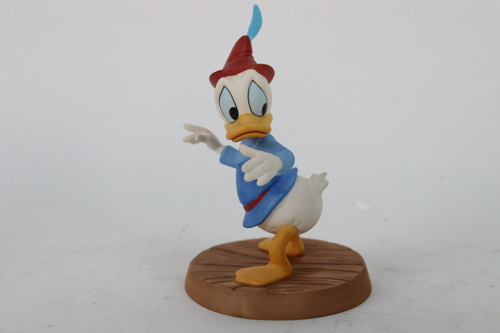 Donald Duck WDC figurine (1 of 7)