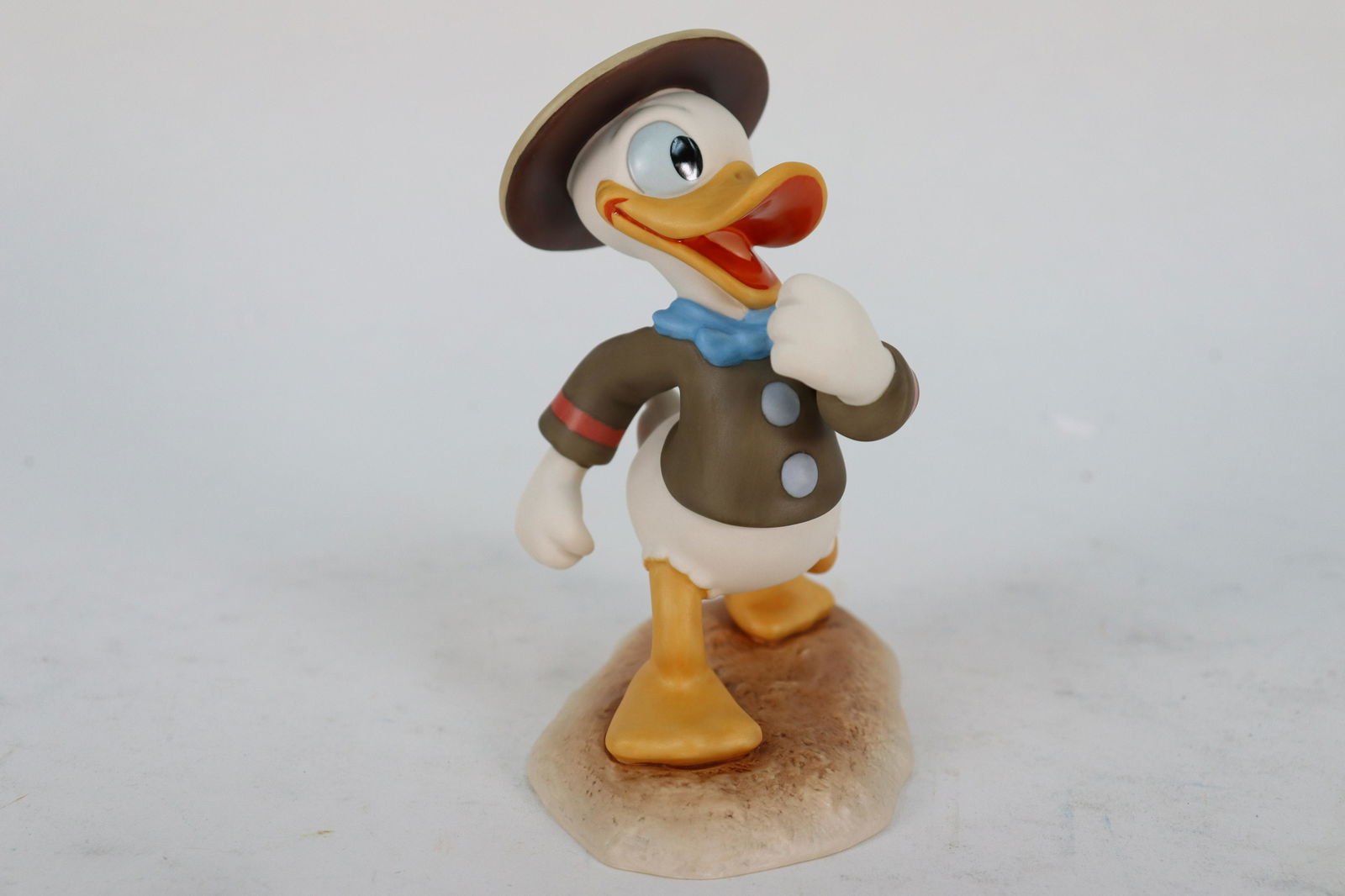 Donald Duck WDC figurine (1 of 8)