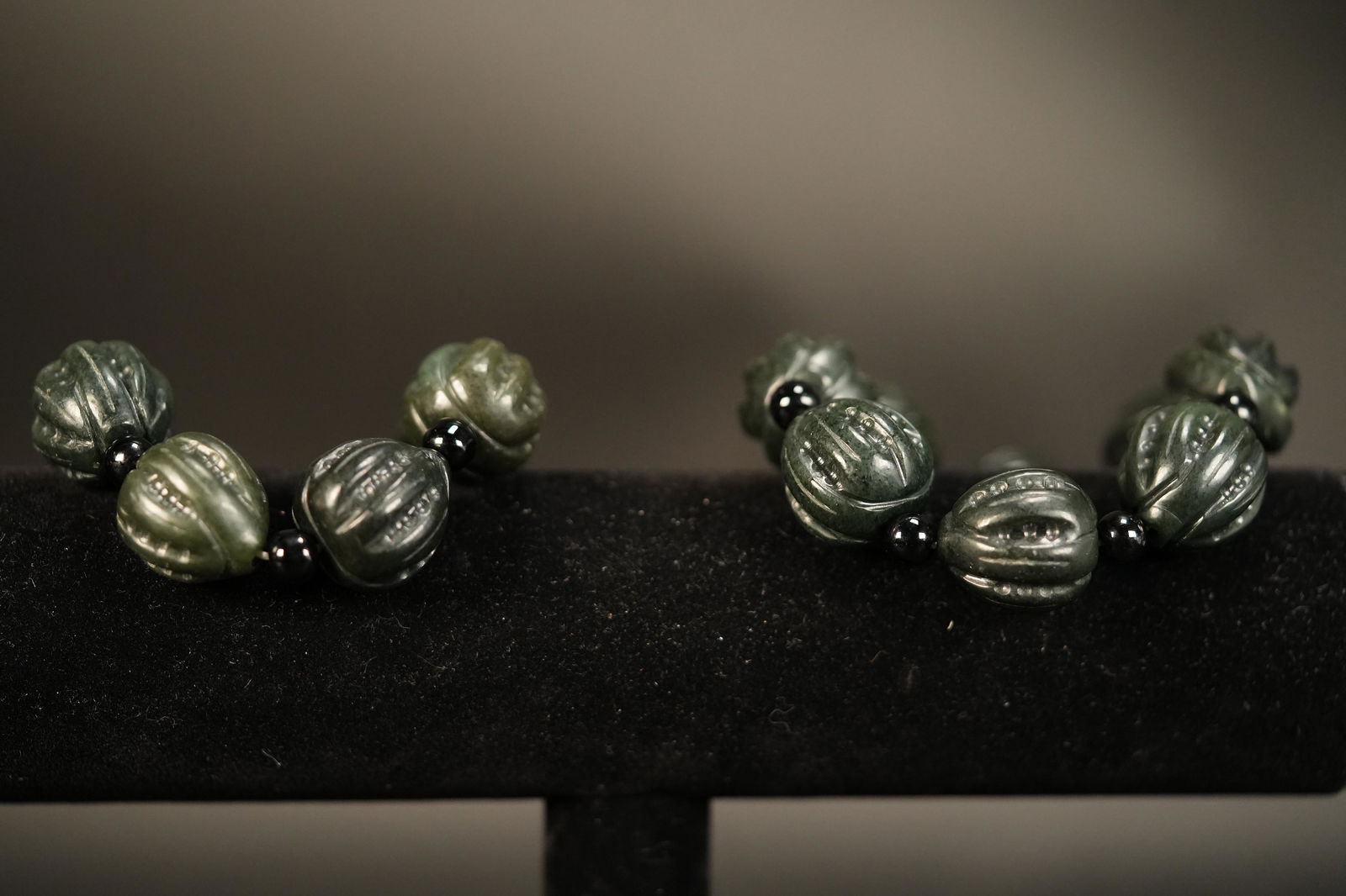 2 pcs Chinese jade bracelet (1 of 6)