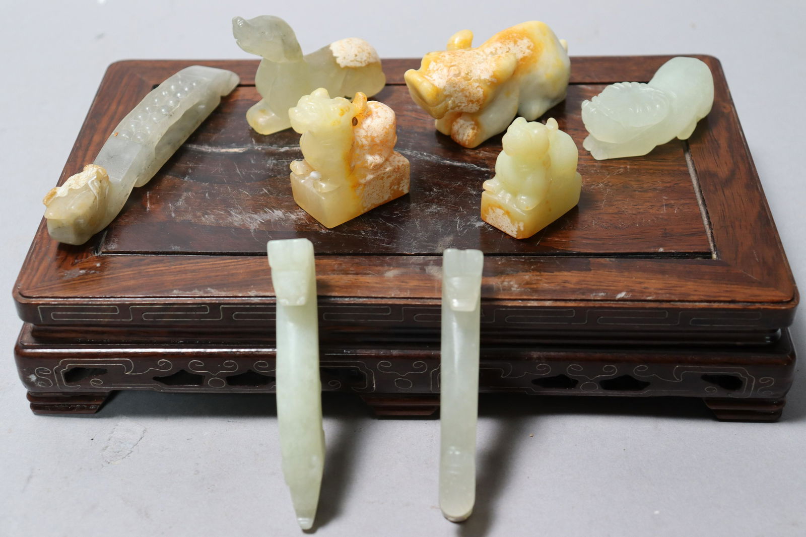 8 pcs Chinese jade items (1 of 7)