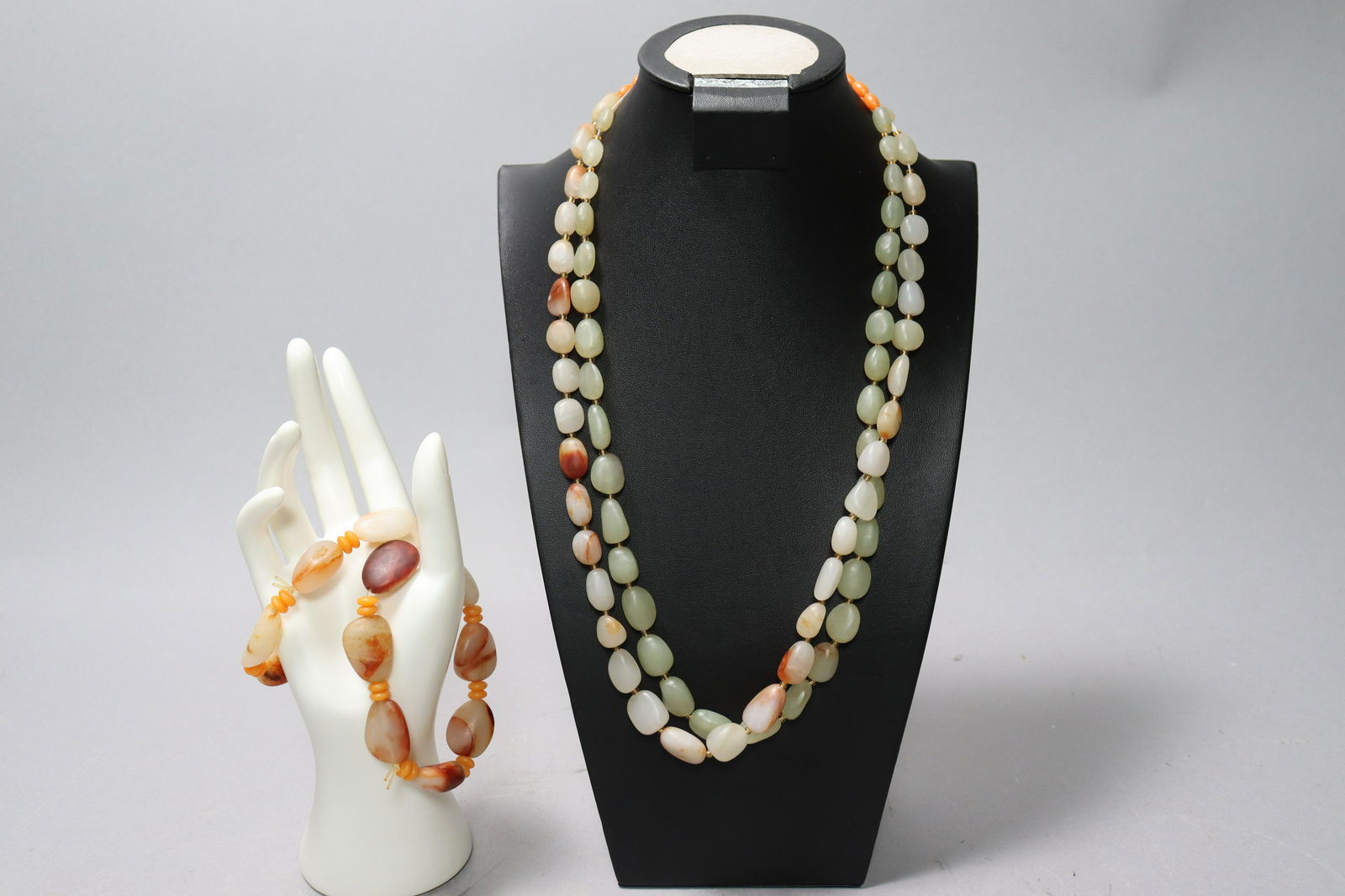 4 pcs Chinese jade items (1 of 6)