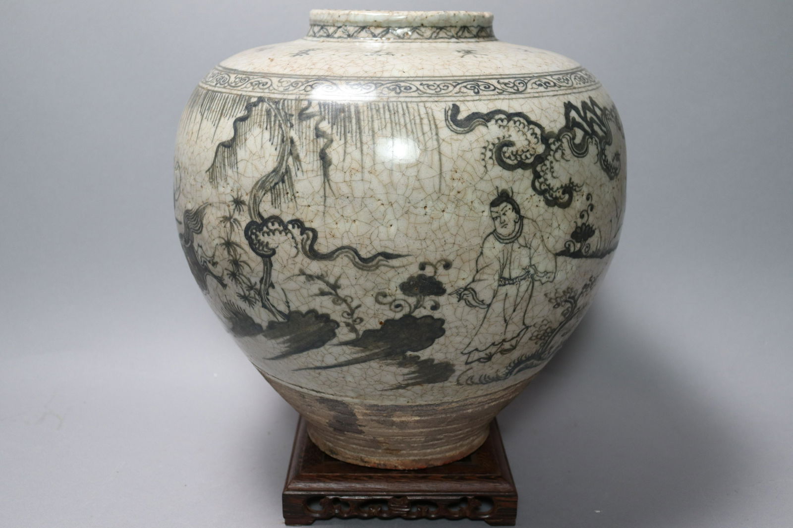 Chinese fine crackled jar (1 of 7)