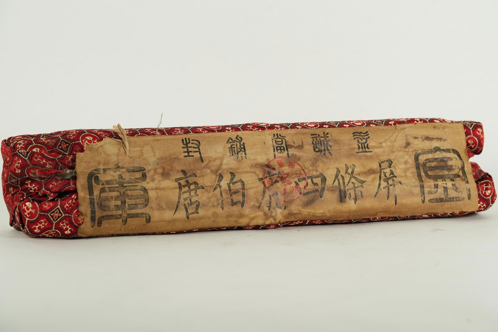 Lots of Chinese scrolls (1 of 7)
