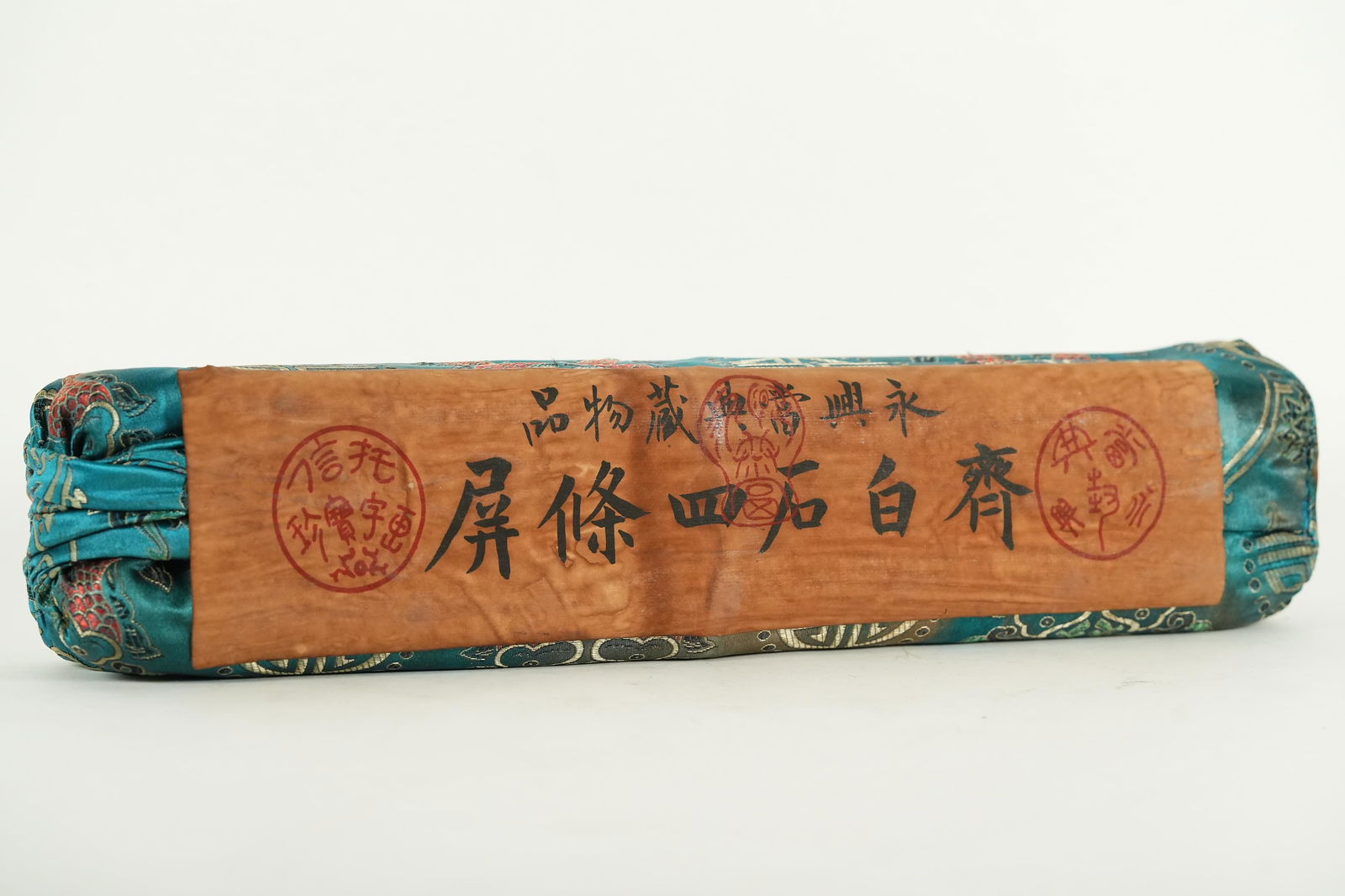 Lots of Chinese scrolls (1 of 7)