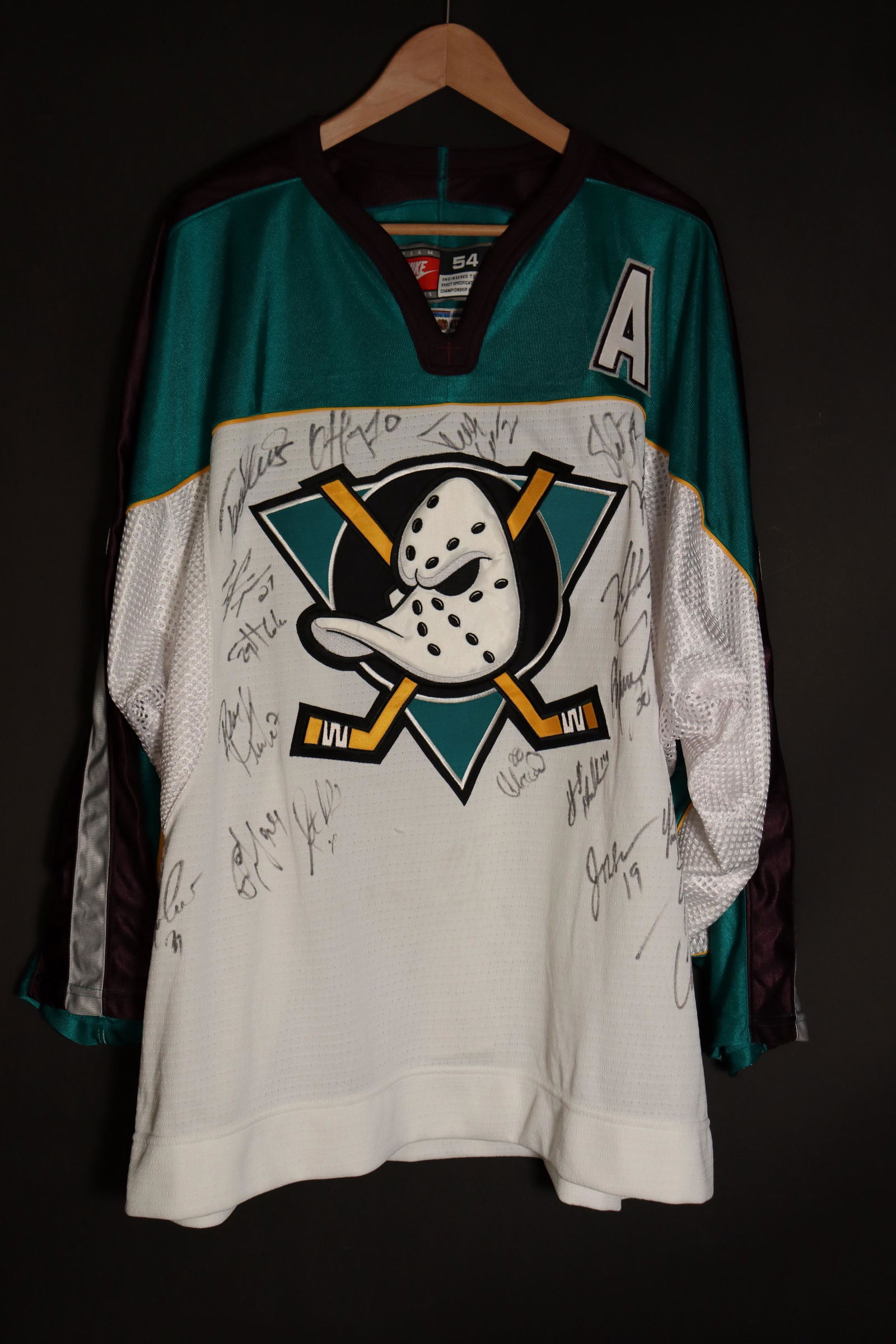 Anaheim Ducks NHL jersey (1 of 7)