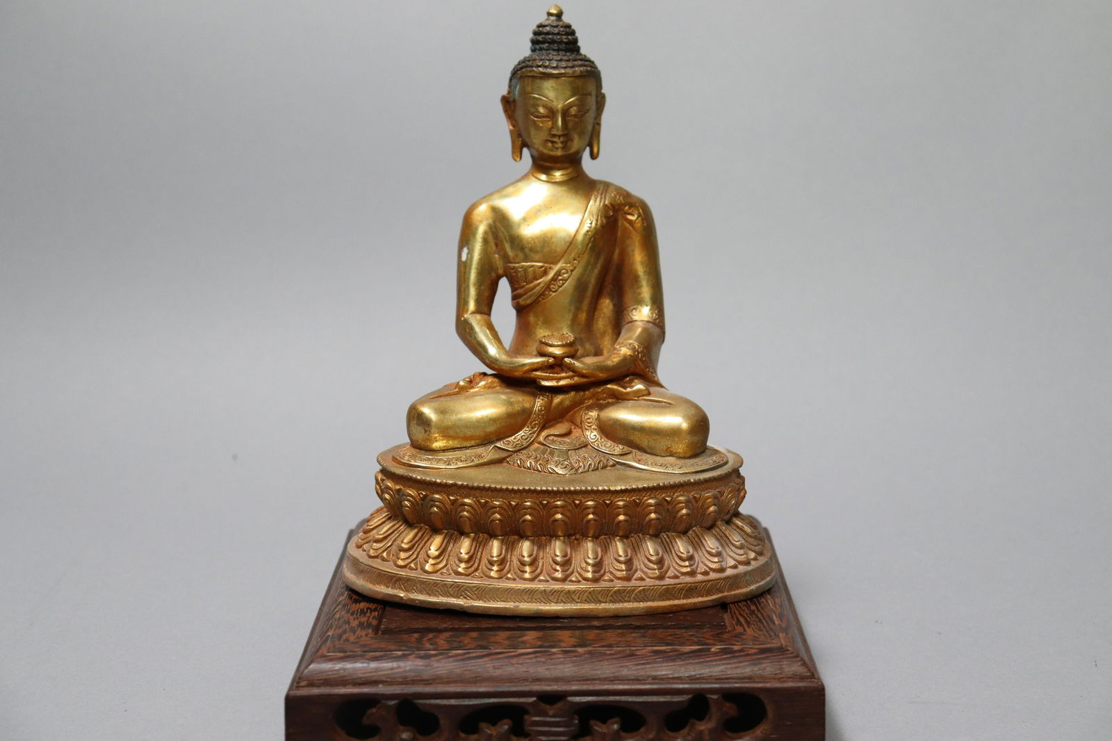 Chinese tall bronze buddha (1 of 7)