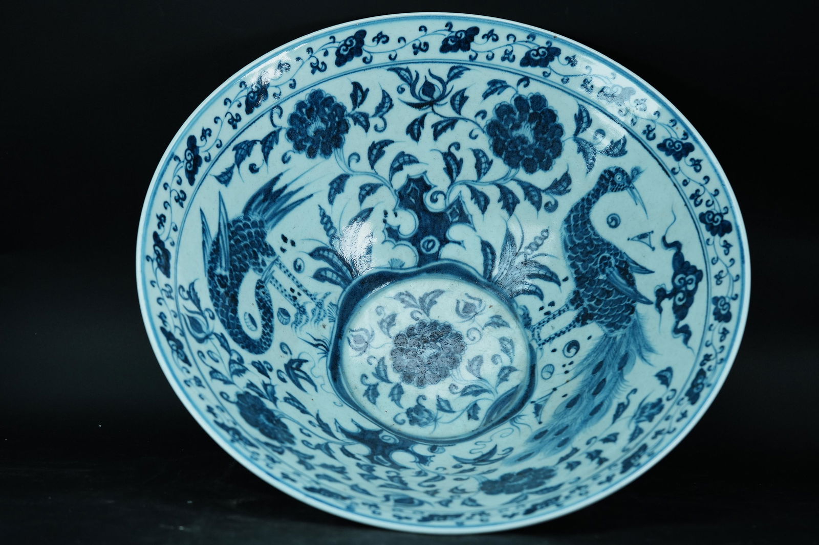 Chinese massive b/w bowl (1 of 7)