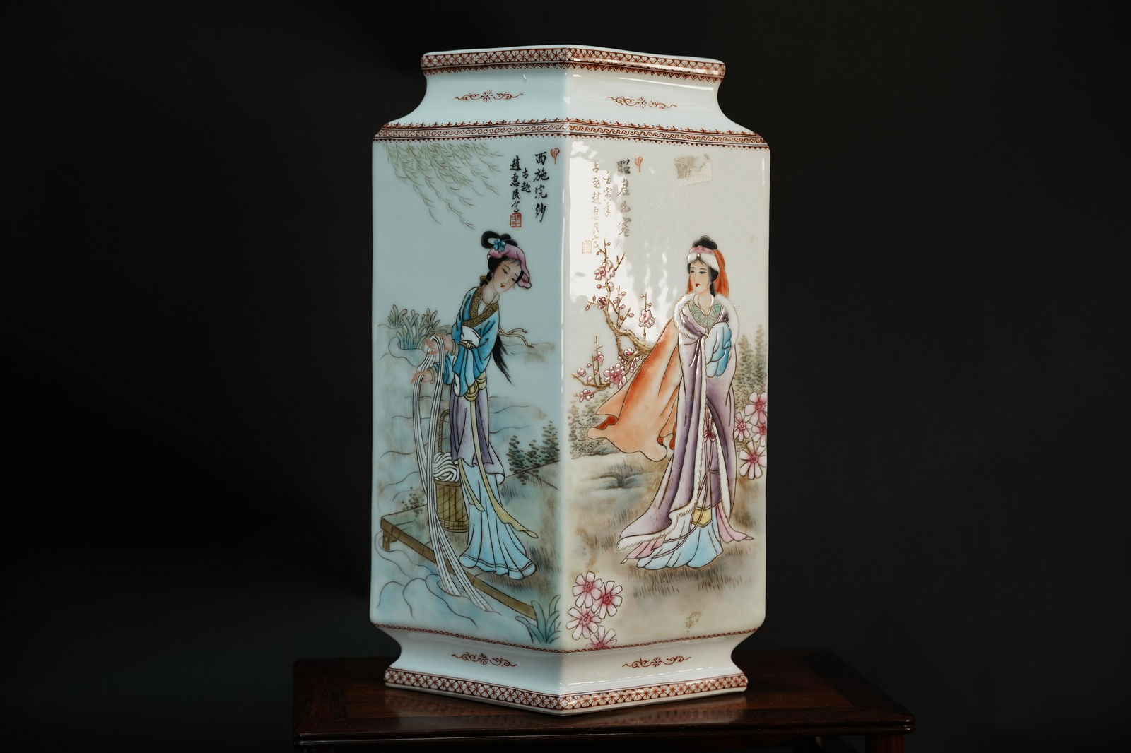 Chinese vintage square vase (1 of 7)