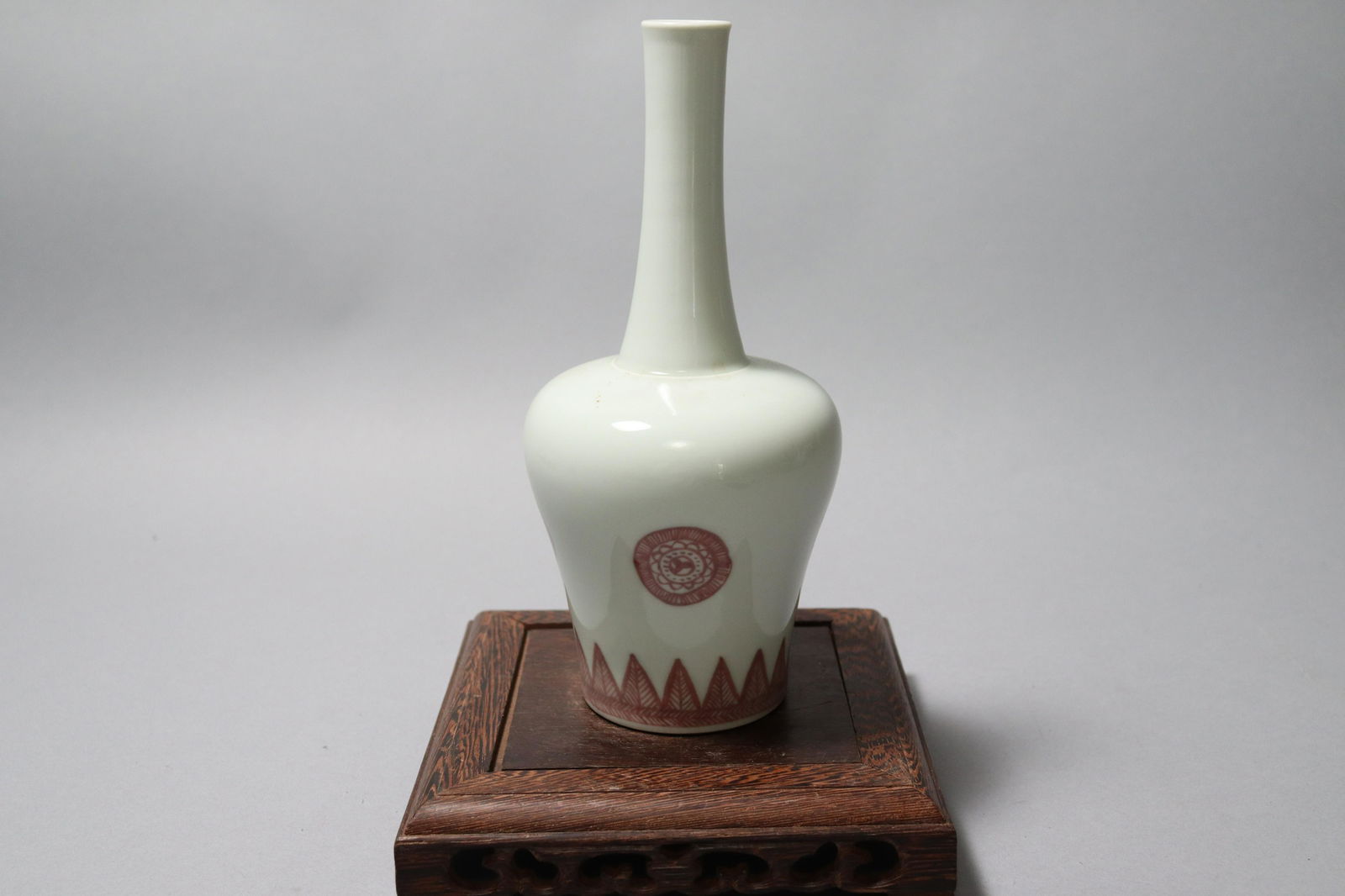 Chinese fine red white vase (1 of 7)