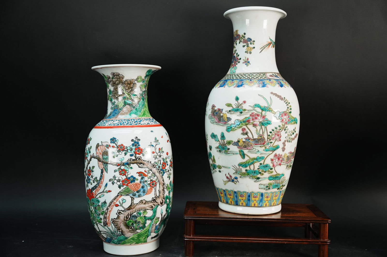 2 pcs Chinese tall vase (1 of 7)
