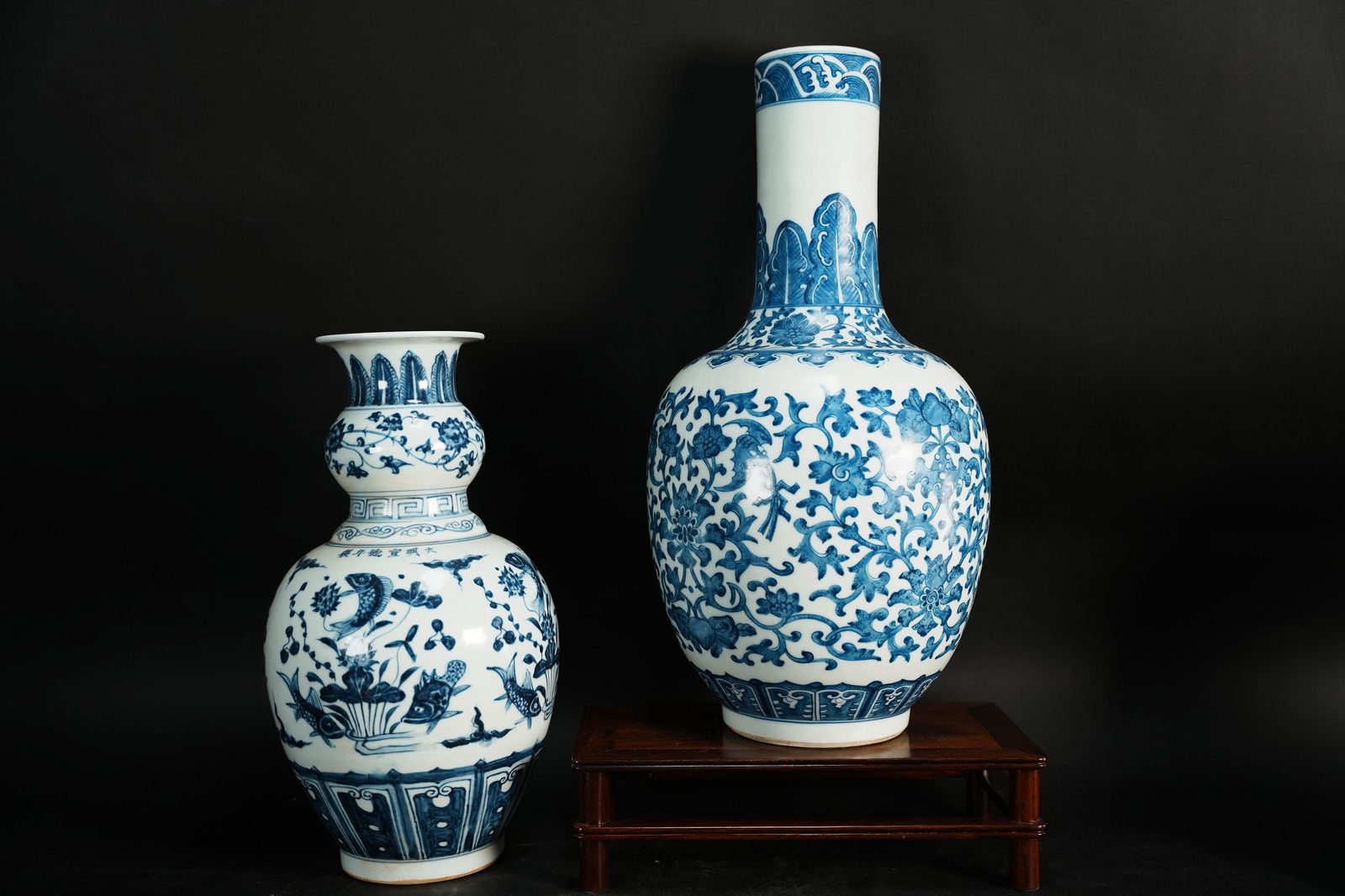 2 pcs Chinese tall b/w vase (1 of 7)