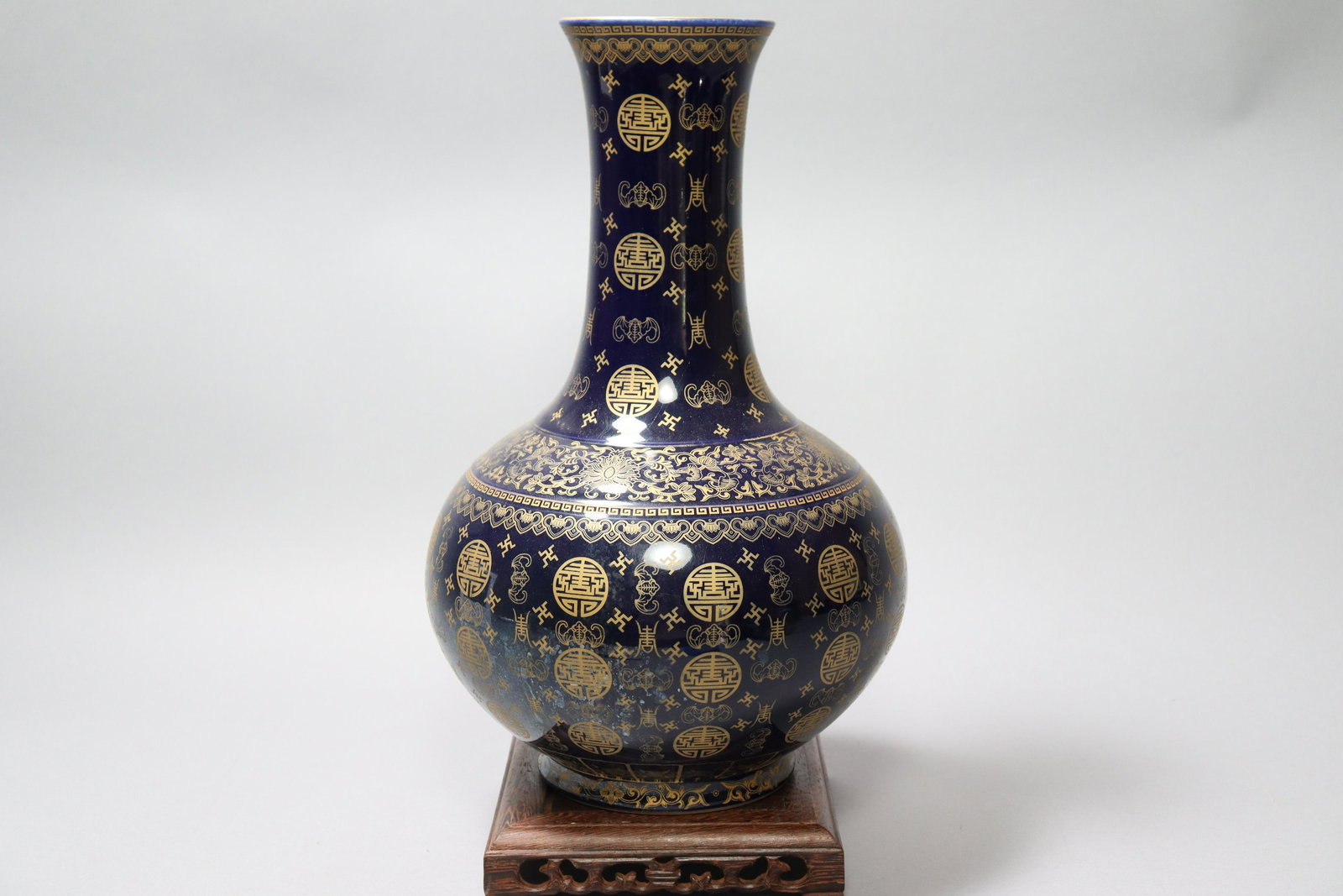 Chinese gilted tall vase (1 of 7)