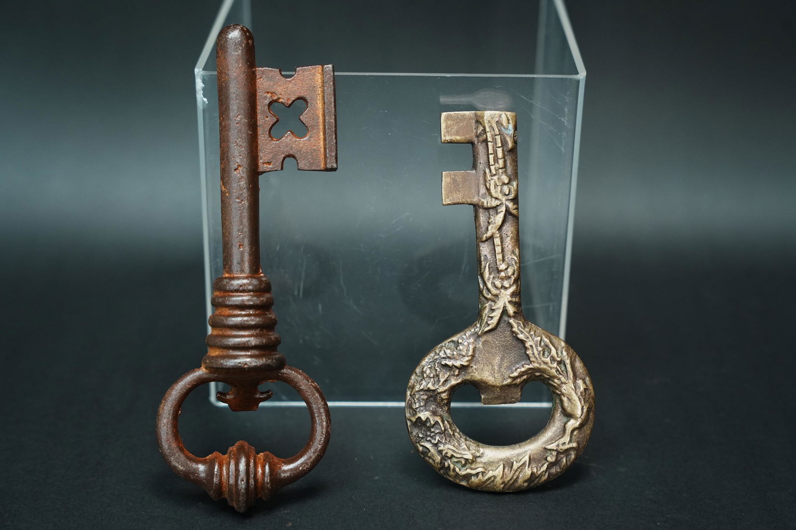 2 pcs cast iron bottle opener (1 of 7)