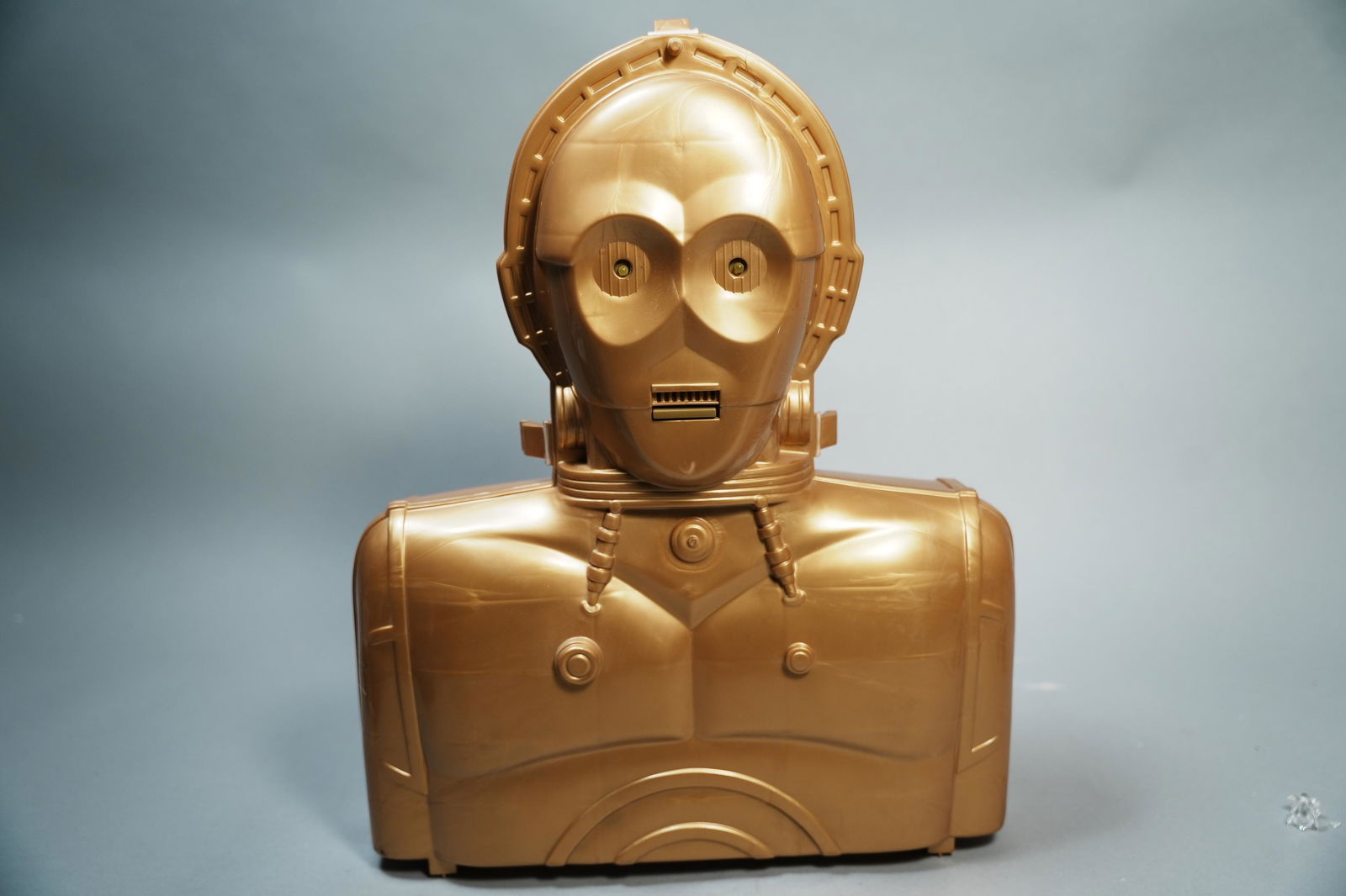 Star Wars C-3PO carrying case (1 of 7)