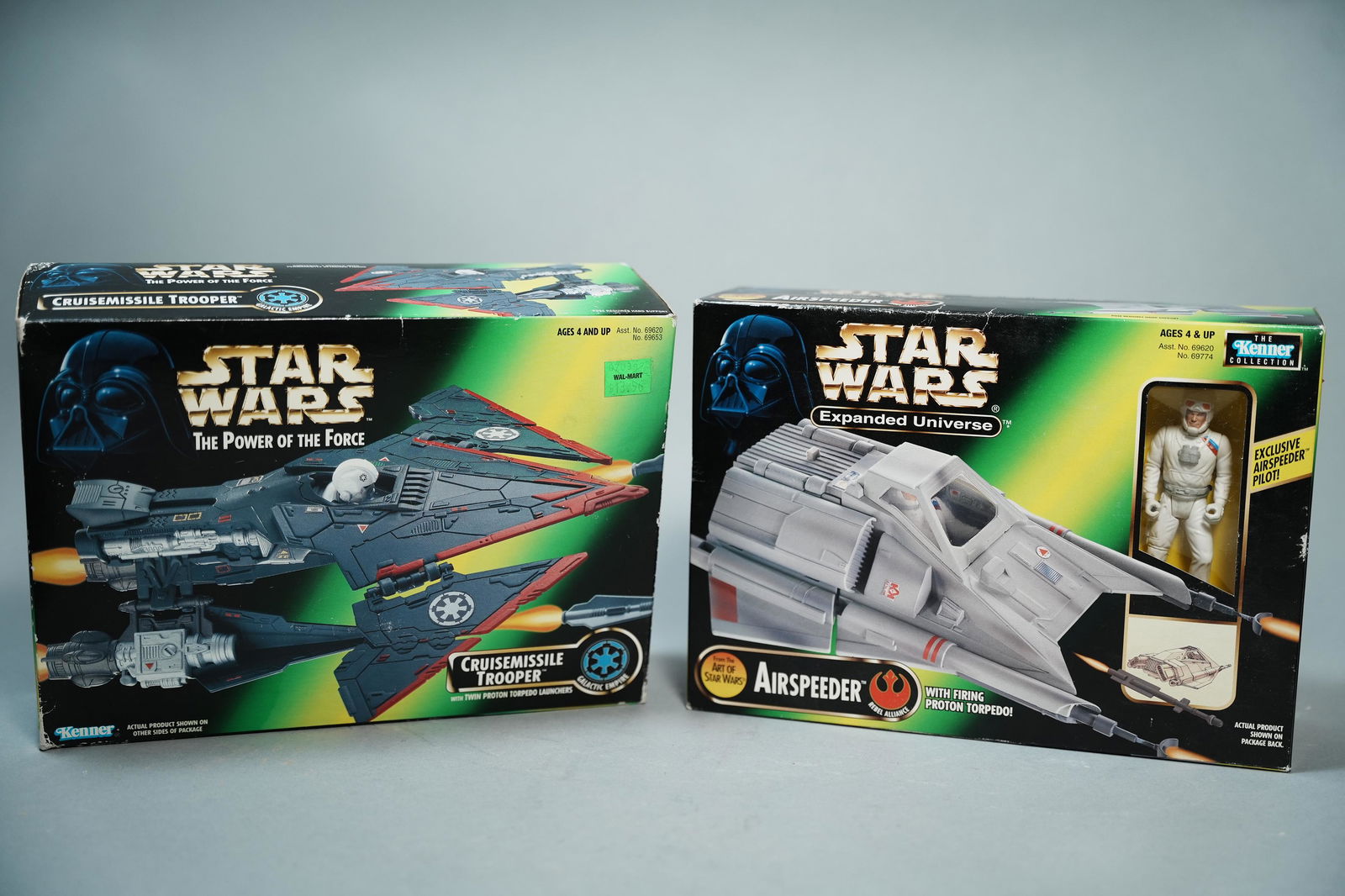 2 pcs Star Wars action figures (1 of 7)