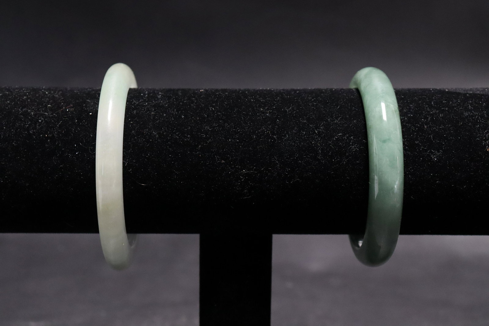 2 pcs Chinese jadeite bangles (1 of 6)