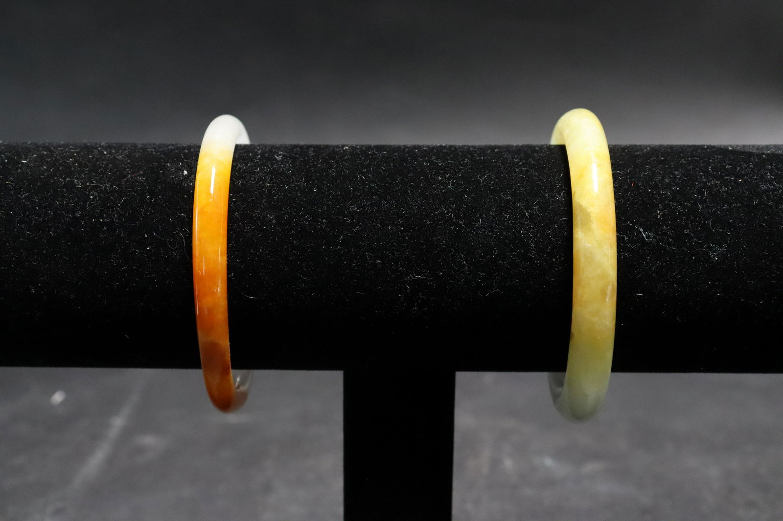 2 pcs Chinese jadeite bangles (1 of 6)