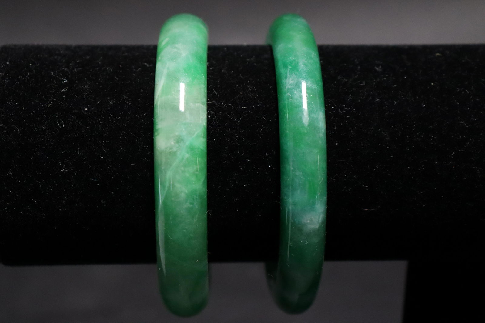 2 pcs Chinese jadeite bangles (1 of 6)