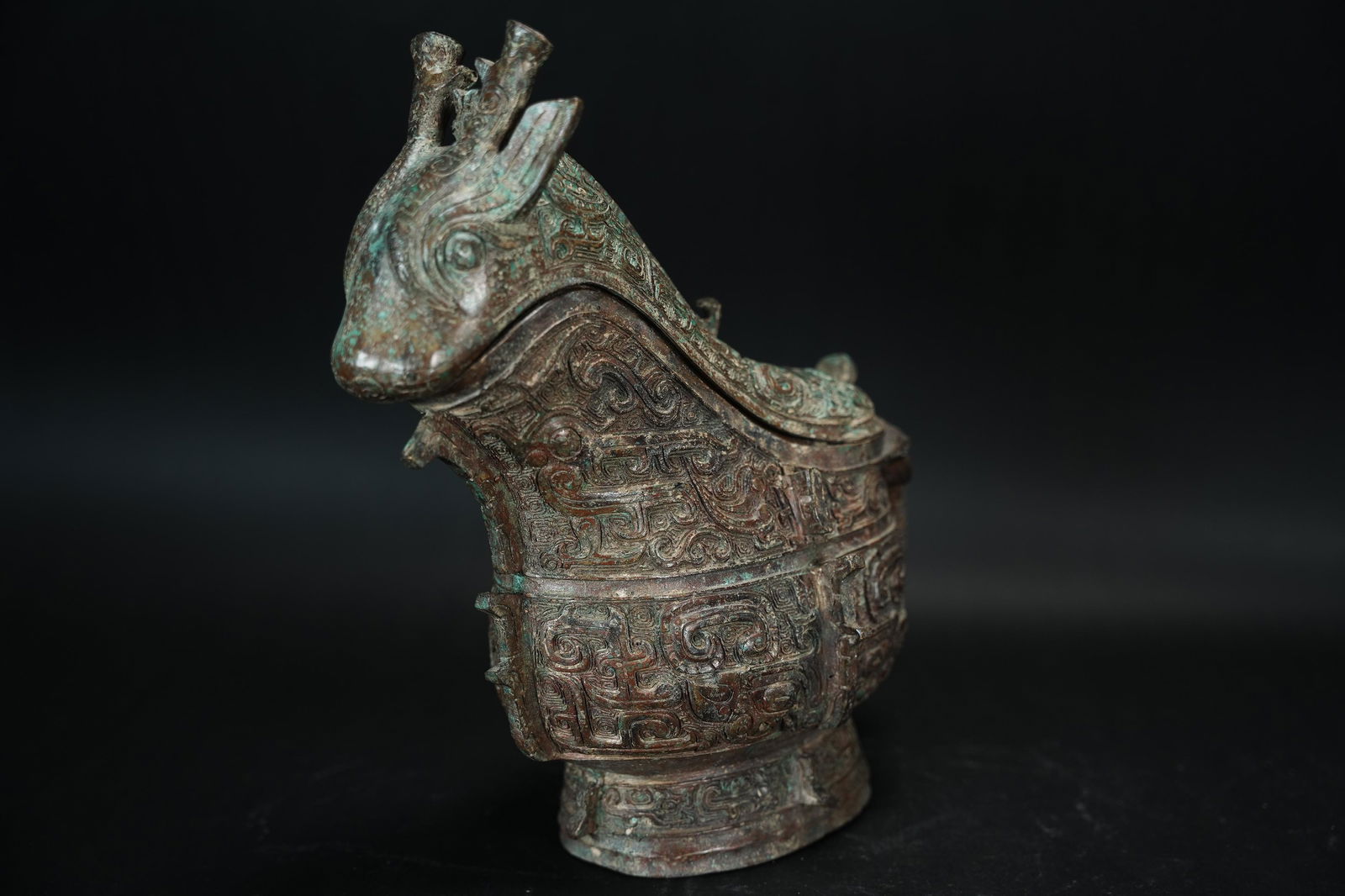 Chinese archaic bronze vessel (1 of 7)