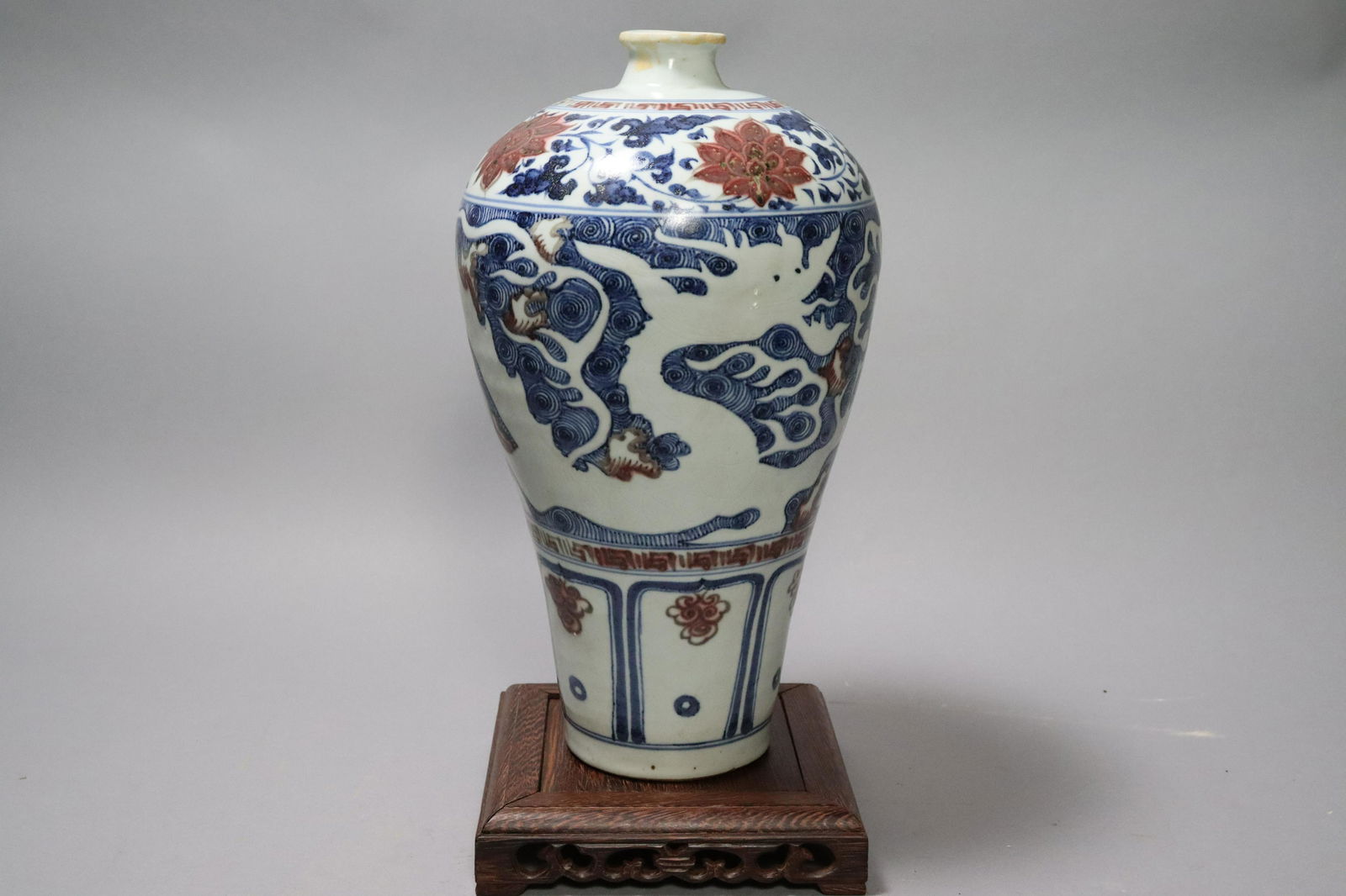 Chinese fine blue red vase (1 of 7)