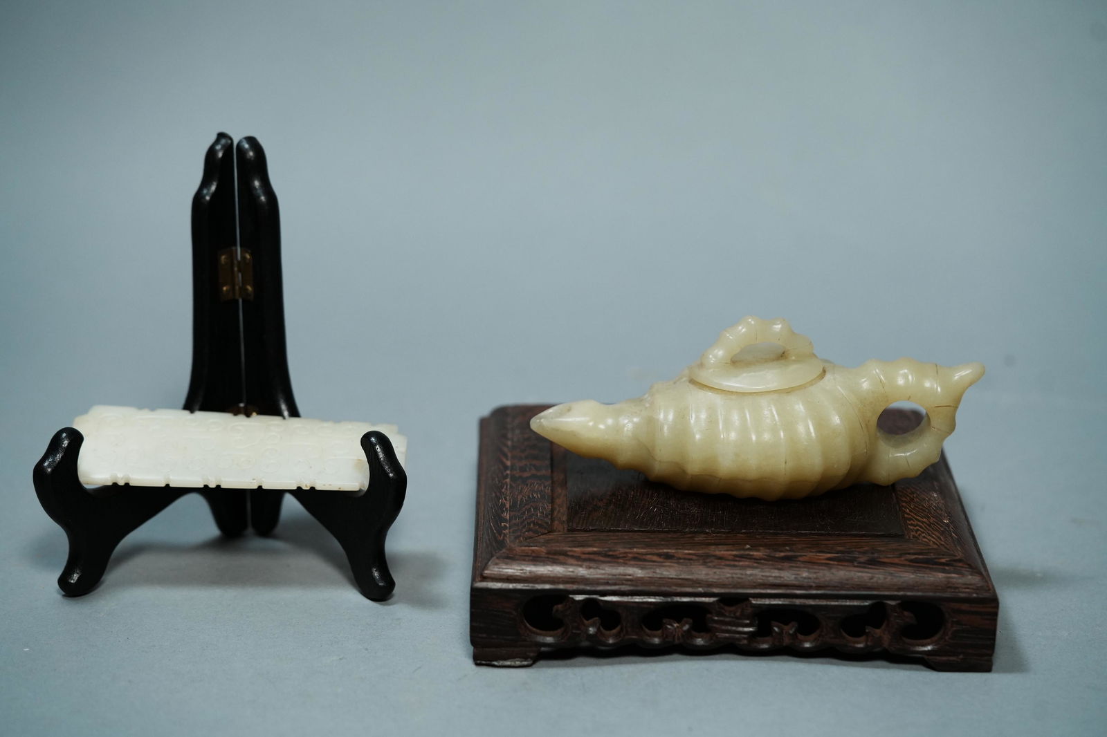 2 pcs Chinese jade items (1 of 7)