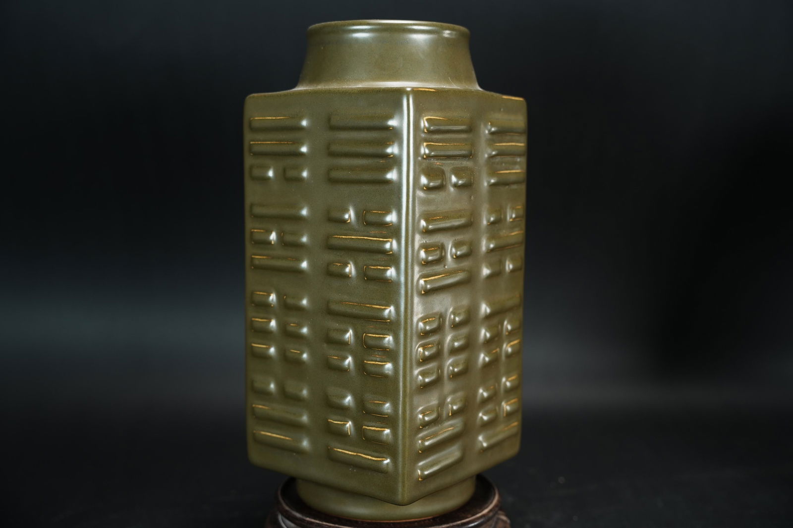 Chinese green square vase (1 of 7)
