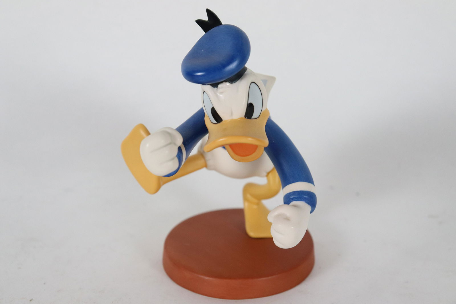 Donald Duck WDC figurine (1 of 7)