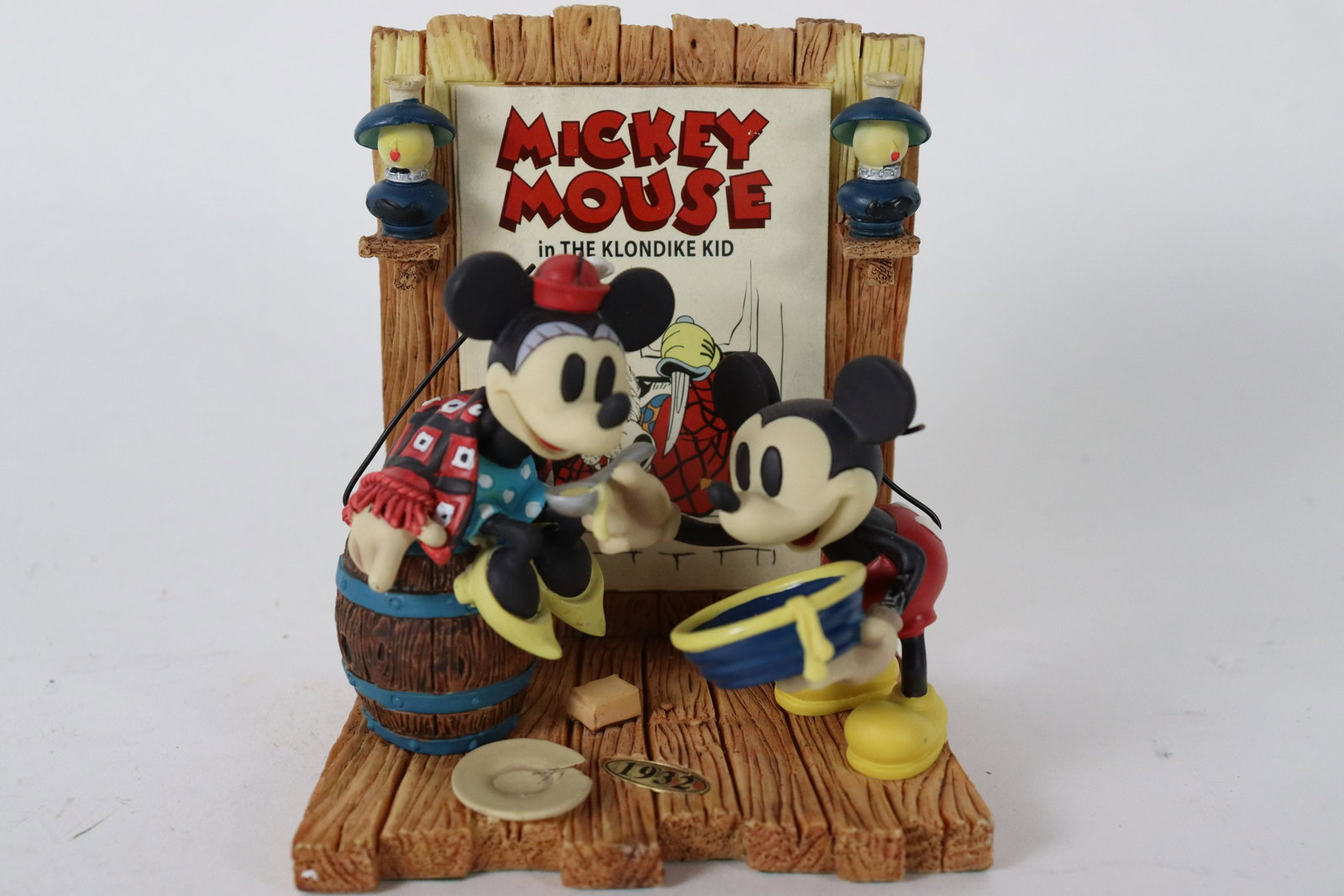 Mickey Minnie figurine (1 of 7)