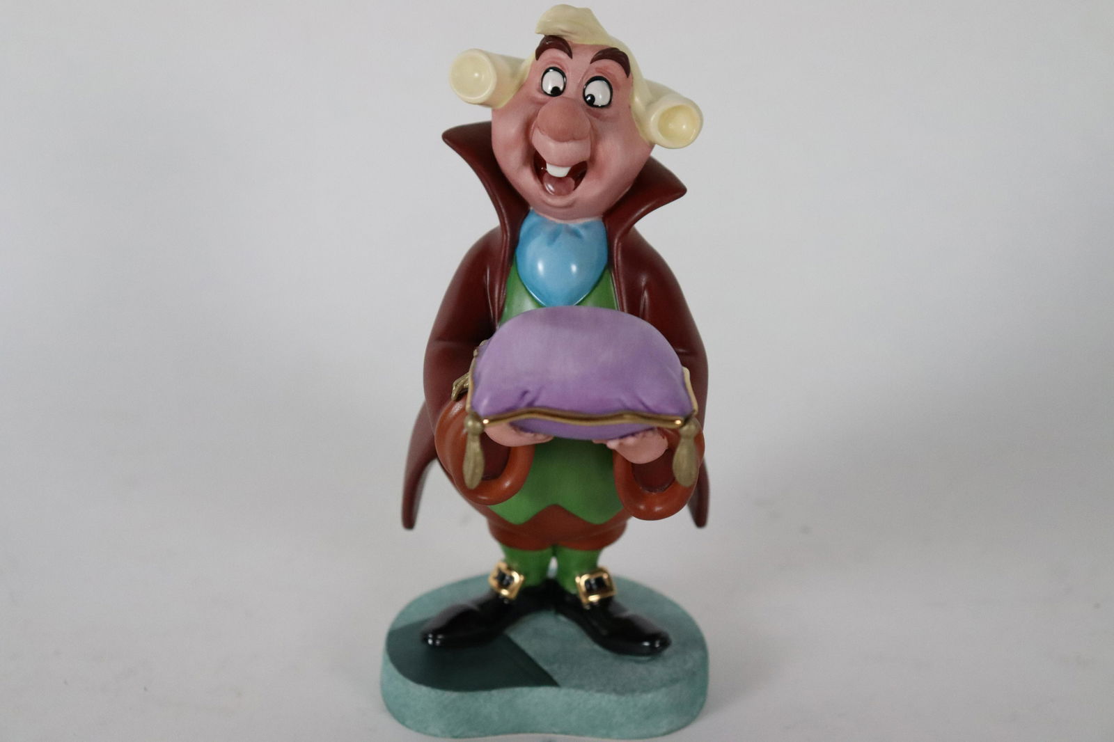 Footman WDC fine figurine (1 of 7)