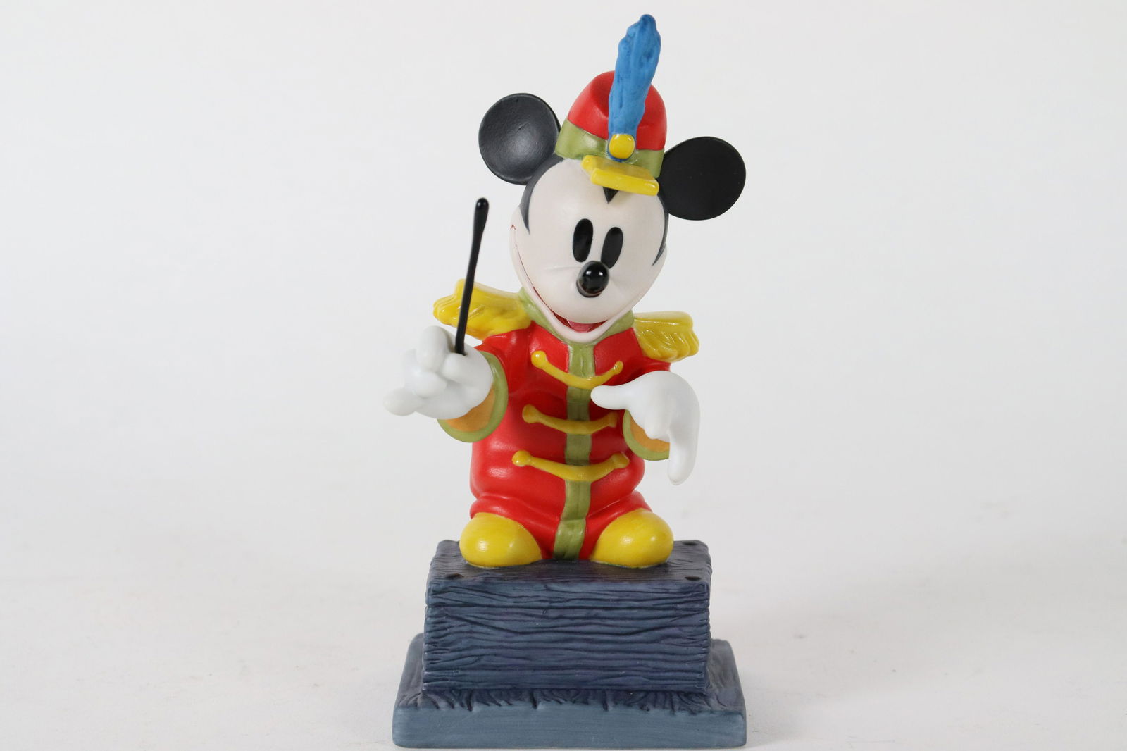 Mickey Mouse WDC figurine (1 of 7)
