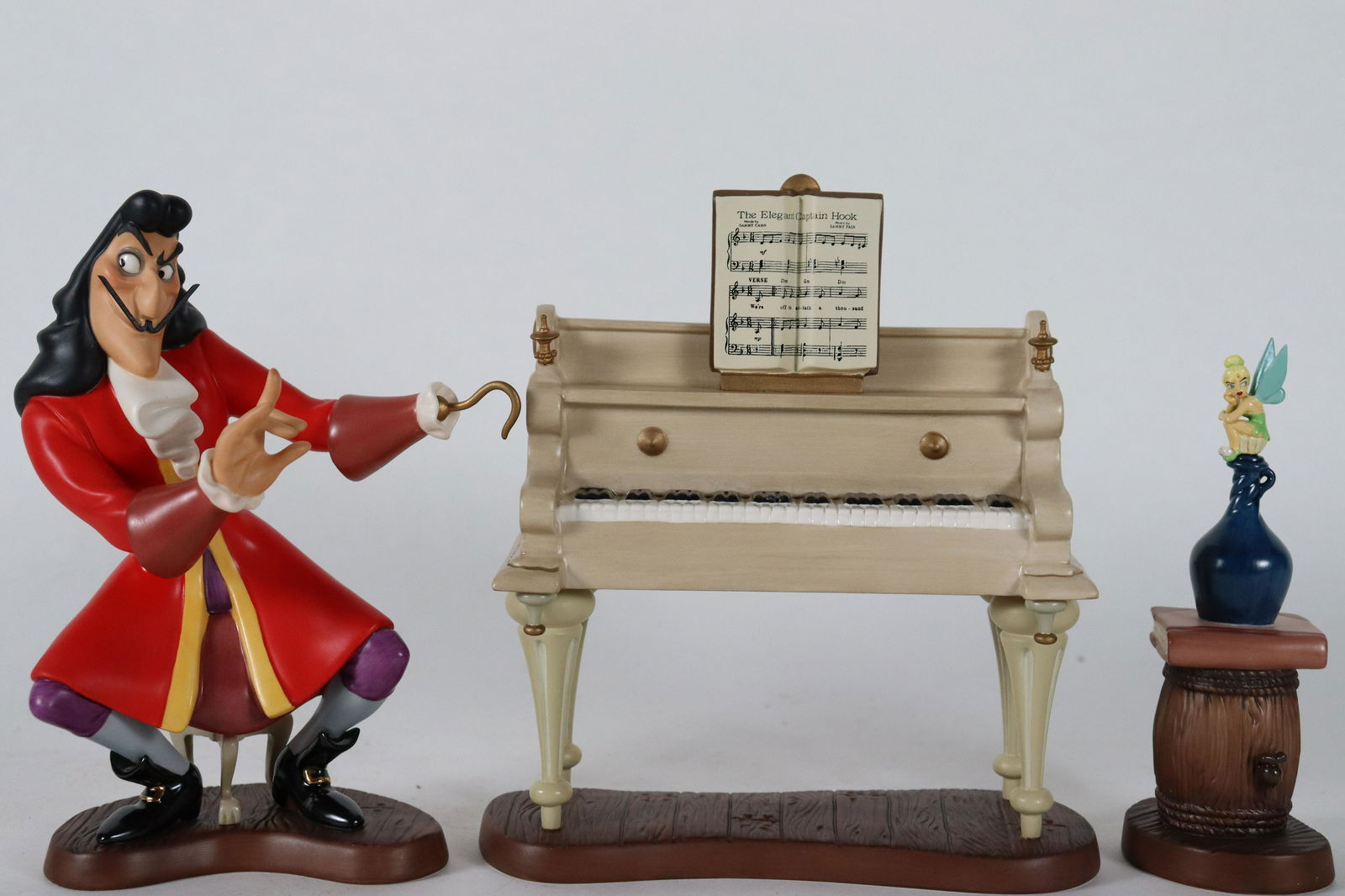 Captain Hook WDC figurine (1 of 6)