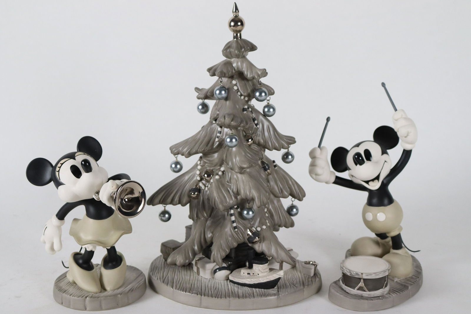Mickey Minnie WDC figurine (1 of 7)