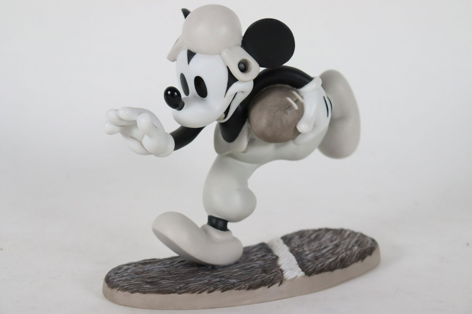 Mickey Mouse WDC figurine (1 of 7)