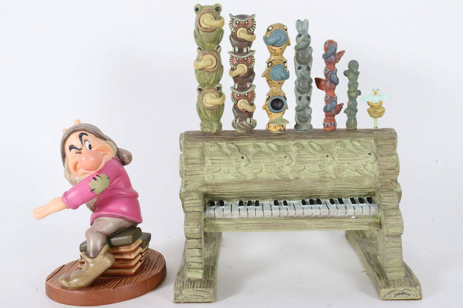 Snow White WDC figurine (1 of 7)