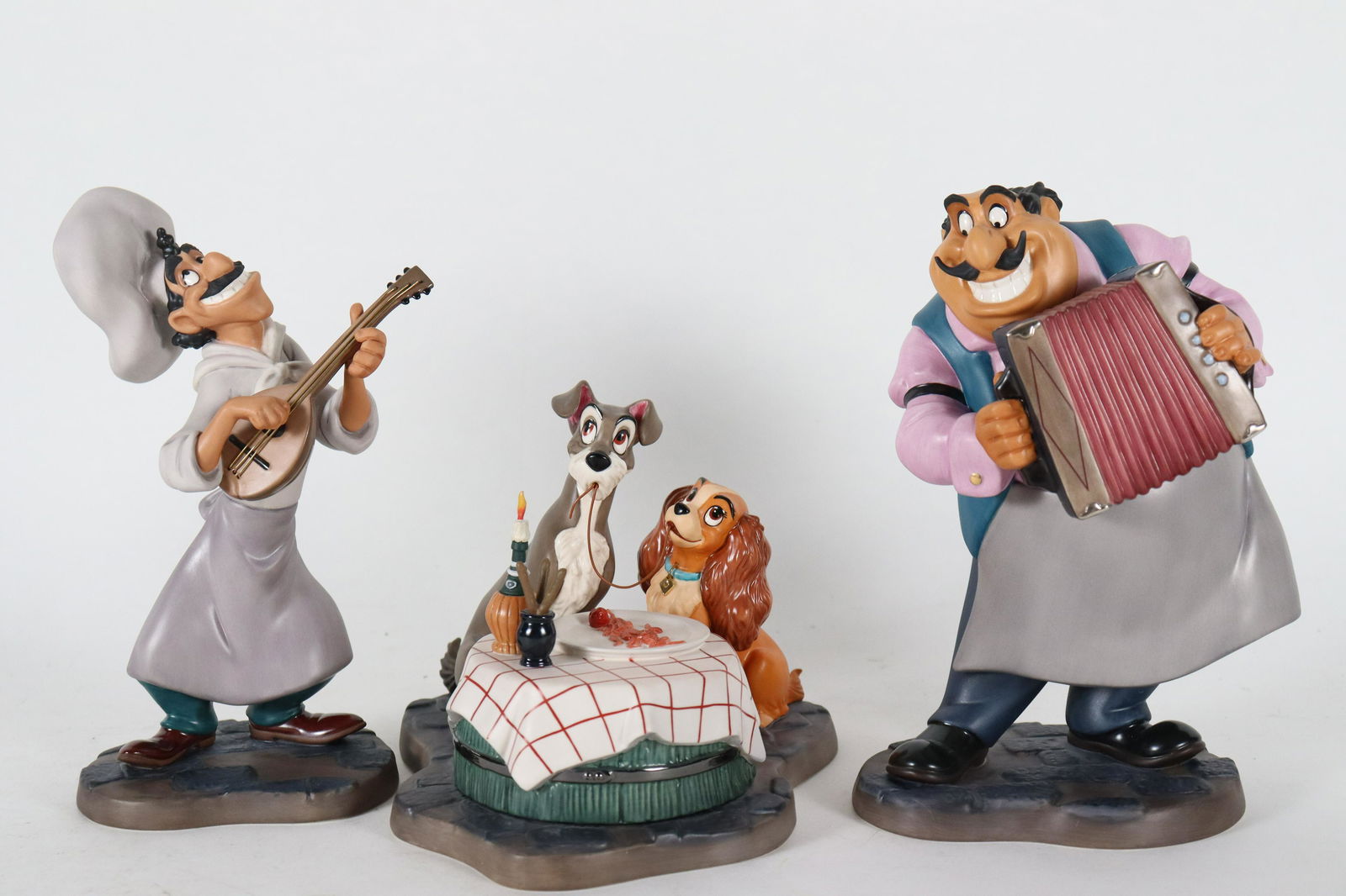 Lady WDC fine figurine (1 of 7)