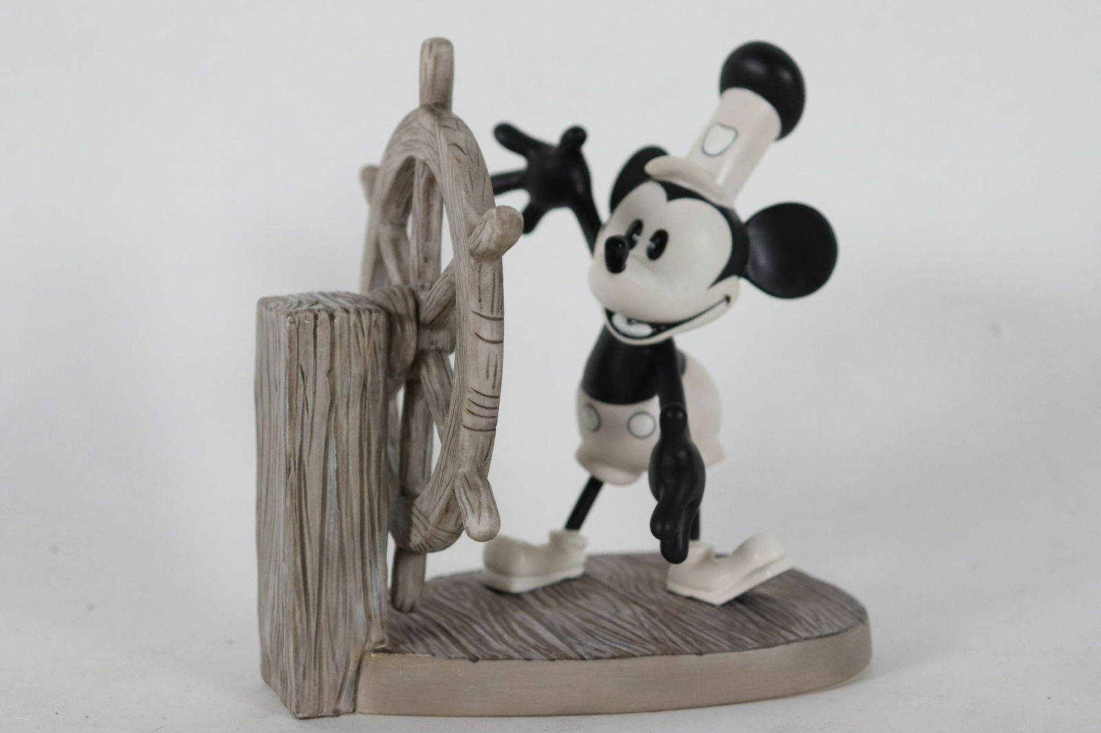 Mickey Mouse WDC figurine (1 of 7)