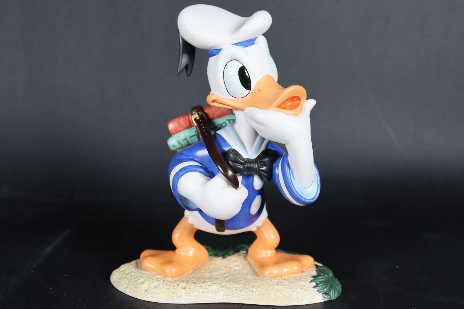 Donald Duck WDC figurine (1 of 7)