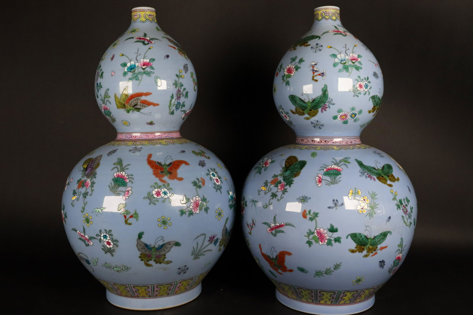 2 pcs Chinese gourd vase (1 of 7)