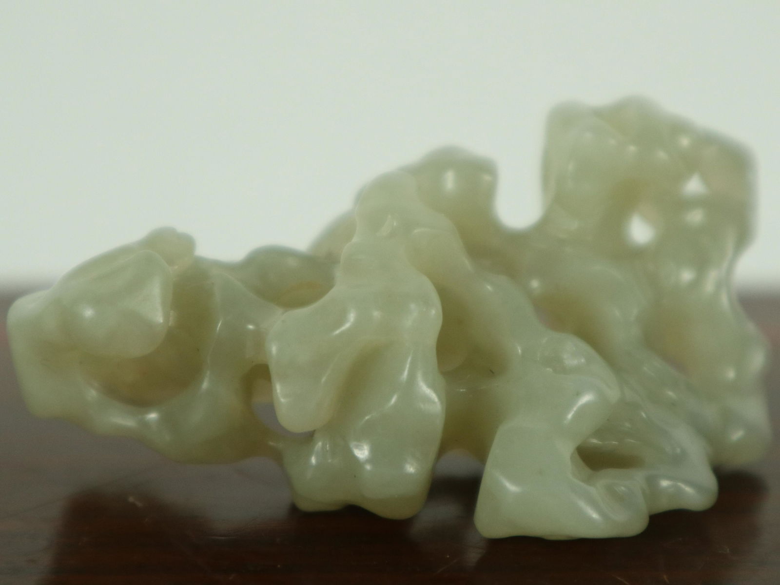 Chinese jade brush holder (1 of 6)
