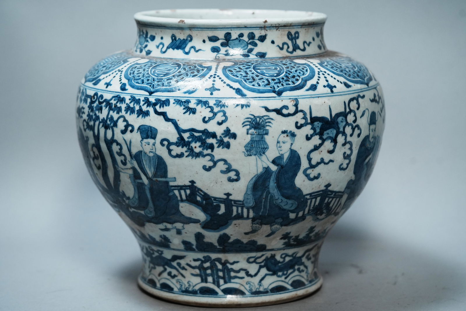 Chinese heavy b/w jar (1 of 7)