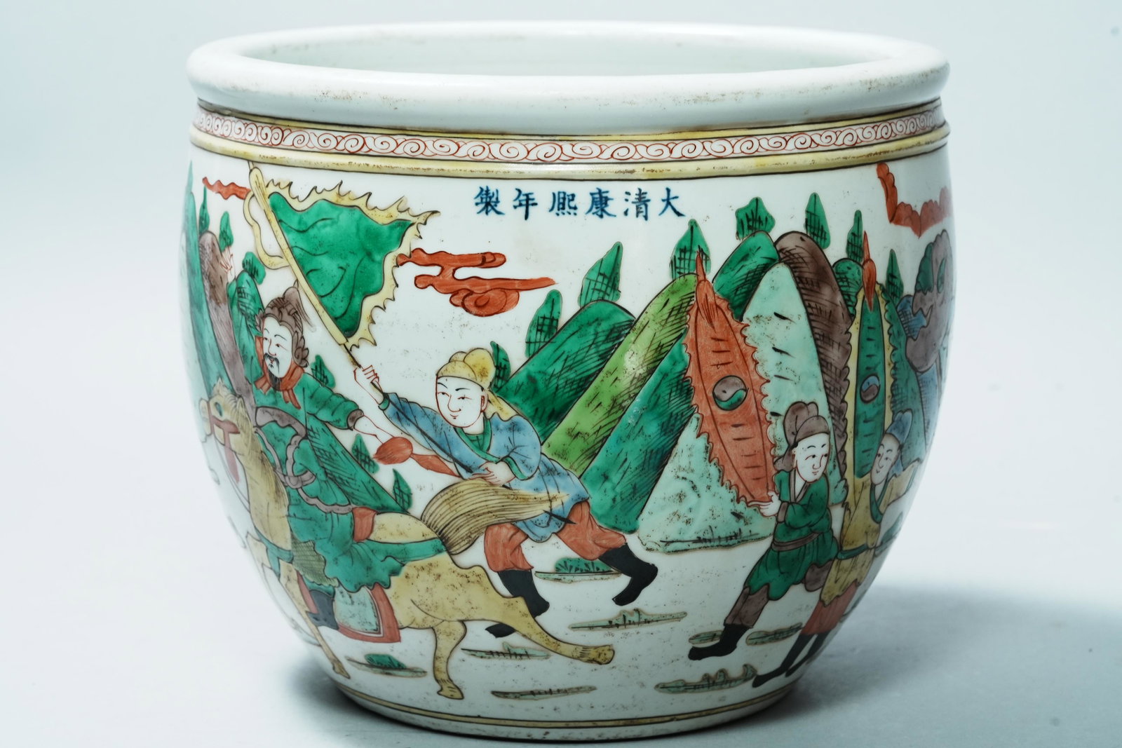 Chinese fancy large pot: Chinese fancy porcelain large pot. H: 9.25" x W: 11."