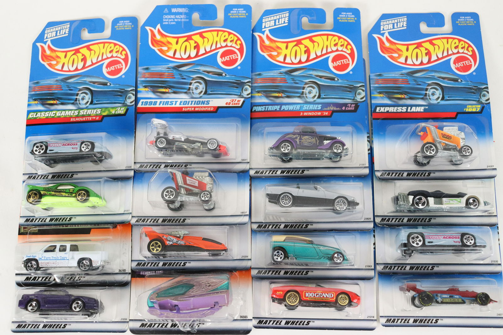 16 pcs Hot Wheels: 16 pcs brand new Hot Wheels.